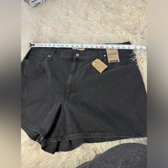 Levi’s HIGH WAISTED MOM WOMEN'S SHORTS (PLUS SIZE)
22W 26W wonderful black NWT - Picture 5 of 12
